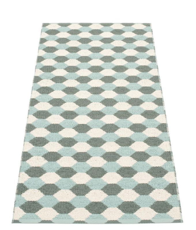 Dana Kunststoffteppich 70x160 cm in warmen Grautönen mit geometrischem Muster, ideal für drinnen und draußen.